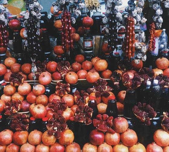 Свежайшие фрукты на Центральном рынке в Ялте