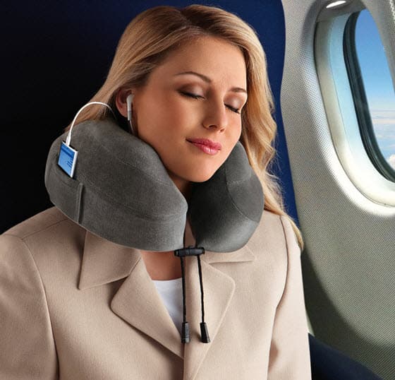 Специальные подушки для сна в самолёте