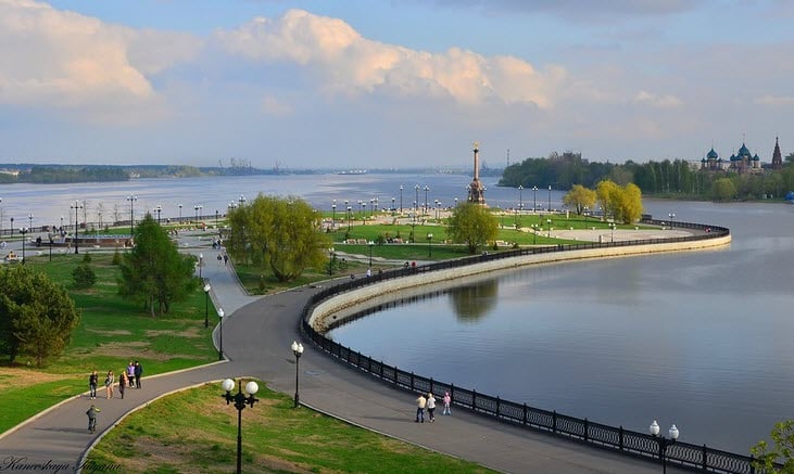 Набережная реки Волги в Ярославле