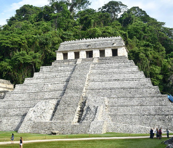 Развалины города майя Паленке в Мексике